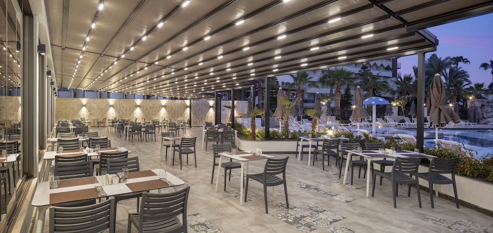 Blue Marlin Deluxe Spa & Resort - All Inclusive — Restaurant & bars in Alanya