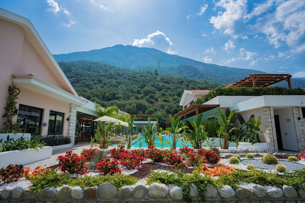 The Pearl Ölüdeniz — Swimming pool in Fethiye, Mugla