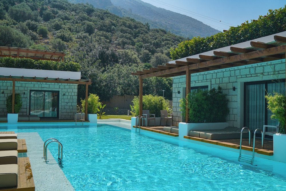 The Pearl Ölüdeniz — Swimming pool in Fethiye, Mugla