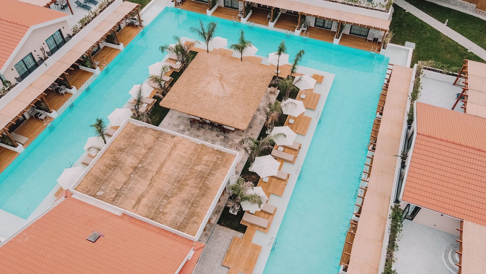 The Pearl Ölüdeniz — Swimming pool in Fethiye, Mugla