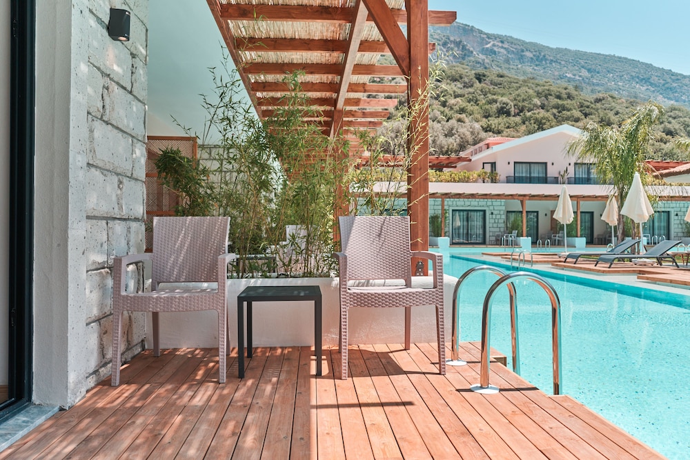 The Pearl Ölüdeniz — Swimming pool in Fethiye, Mugla
