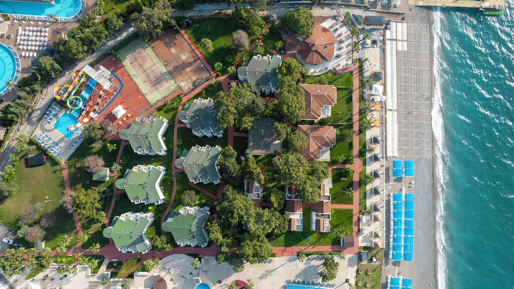 Amara Comfort Resort - All inclusive — Hotel building in Kemer