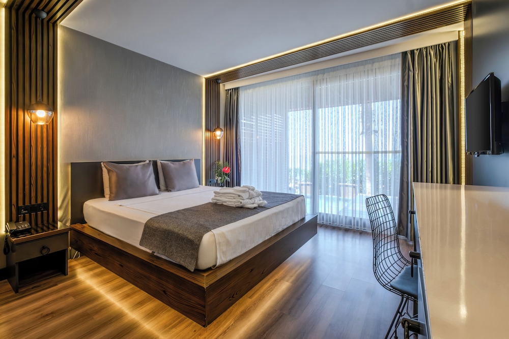 Adora Calma Beach Hotel - Adults Only — Hotel rooms in Side