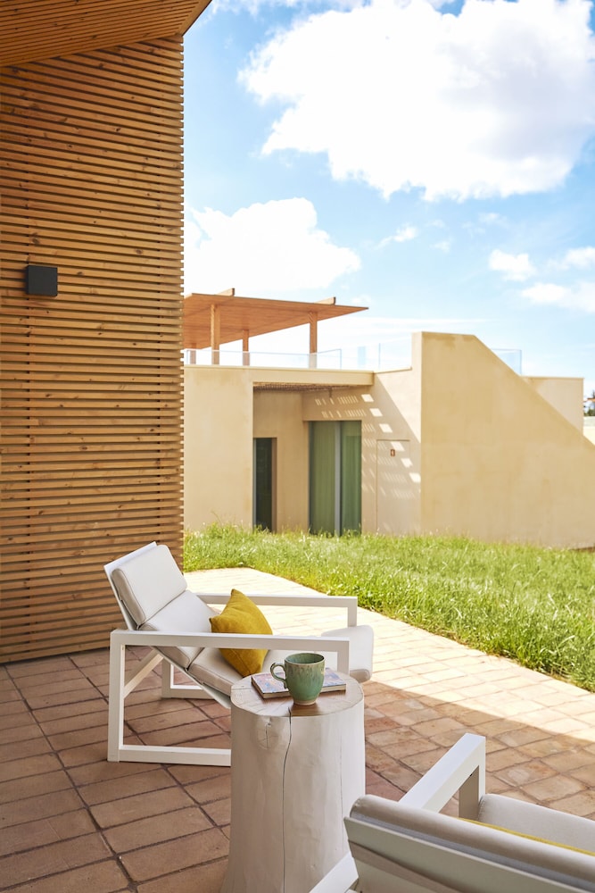 White Shell Beach Villas — Hotel building in Armação de Pêra, Faro