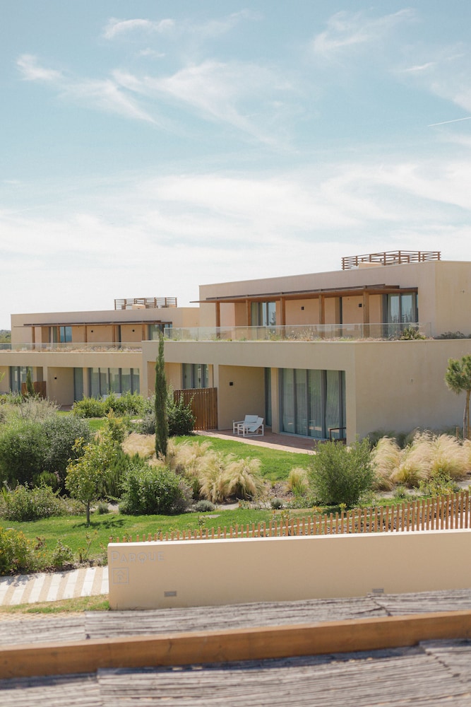 White Shell Beach Villas — Hotel building in Armação de Pêra, Faro