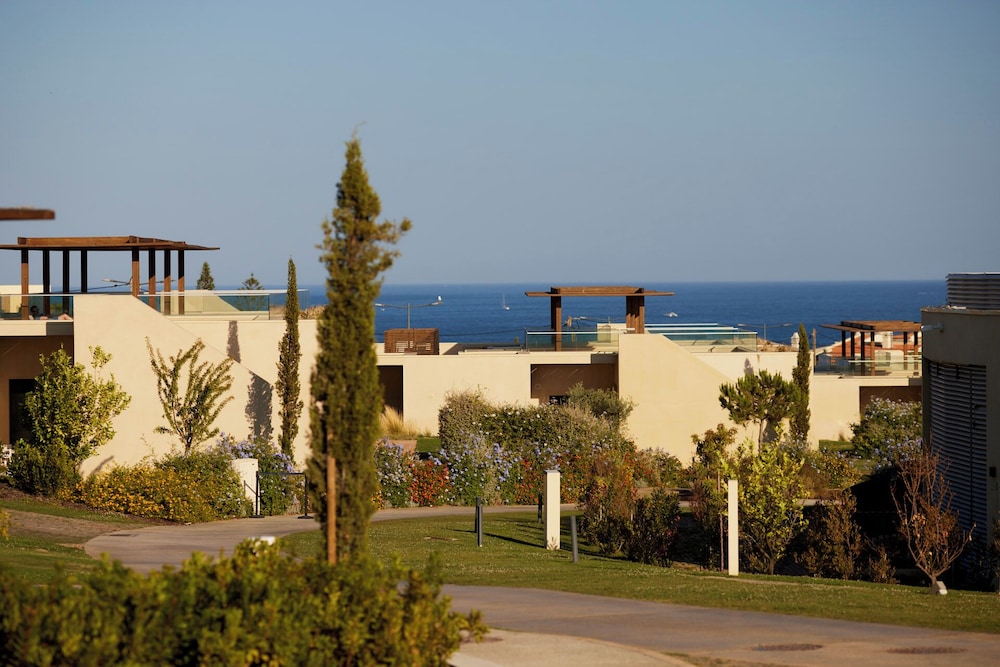 White Shell Beach Villas — Hotel building in Armação de Pêra, Faro