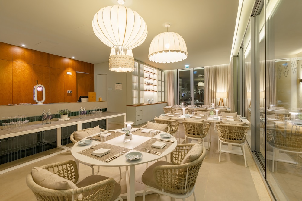 White Shell Beach Villas — Restaurant & bars in Armação de Pêra, Faro