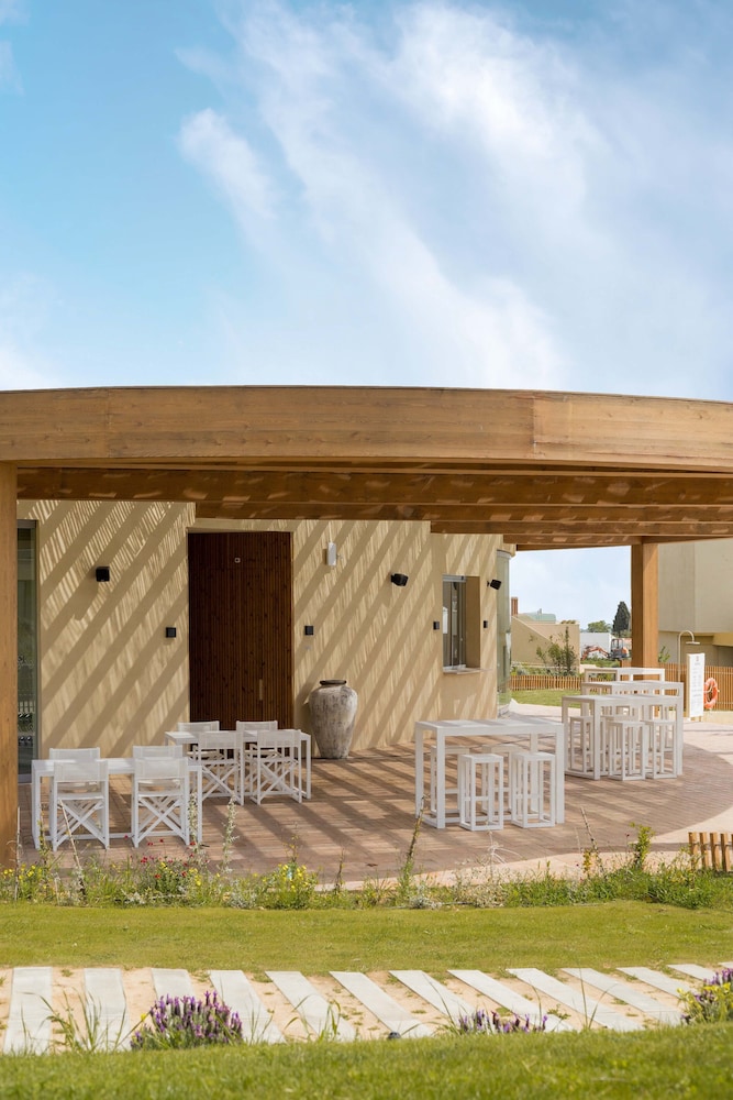 White Shell Beach Villas — Hotel building in Armação de Pêra, Faro