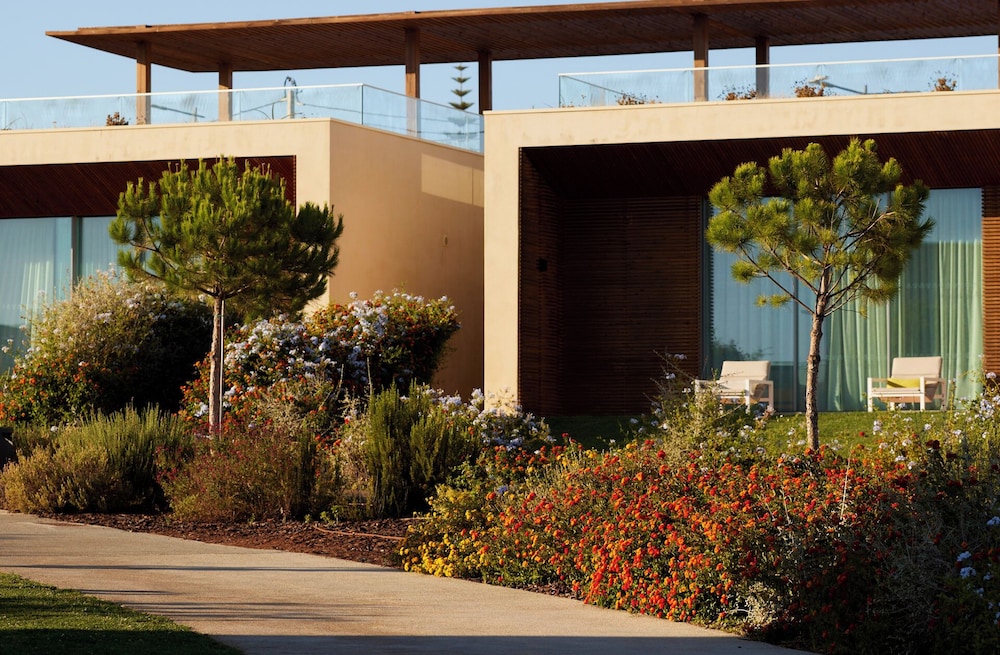 White Shell Beach Villas — Hotel building in Armação de Pêra, Faro