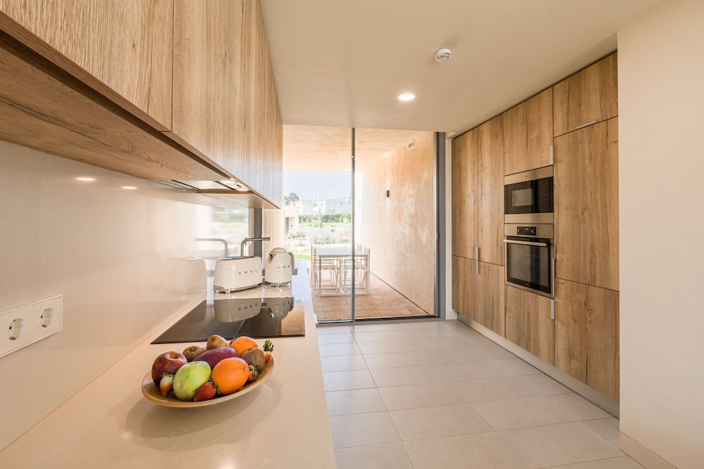 White Shell Beach Villas — Hotel rooms in Armação de Pêra, Faro