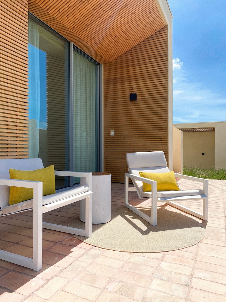 White Shell Beach Villas — Hotel building in Armação de Pêra, Faro