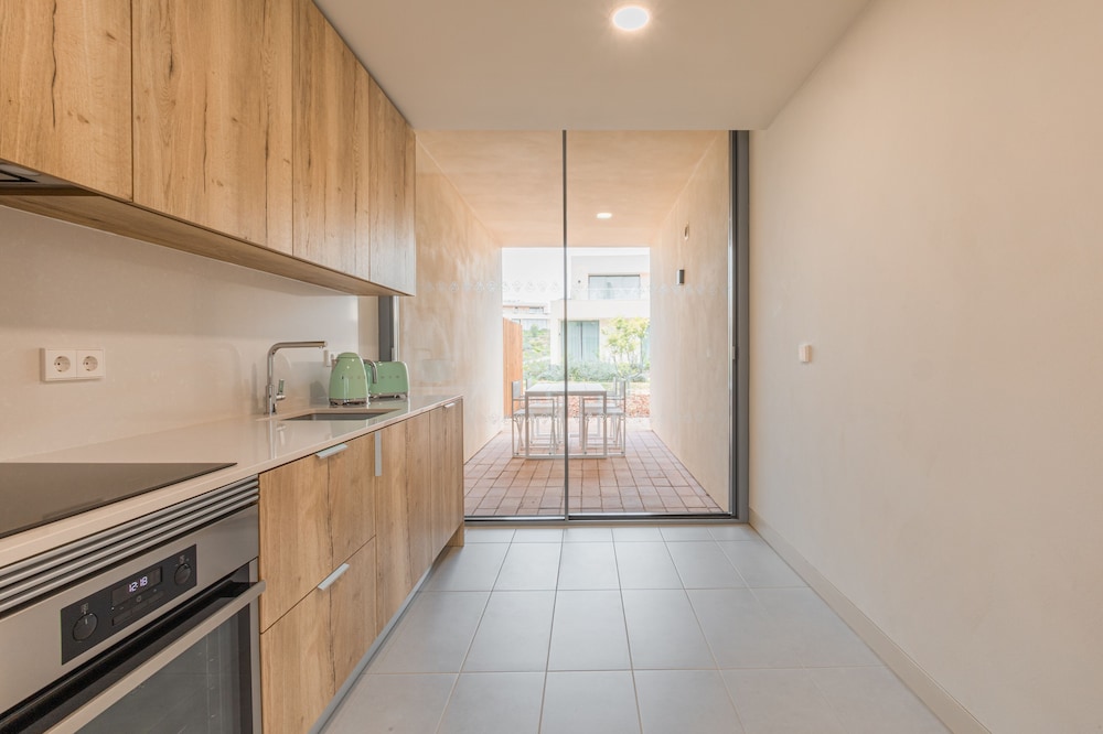 White Shell Beach Villas — Hotel rooms in Armação de Pêra, Faro
