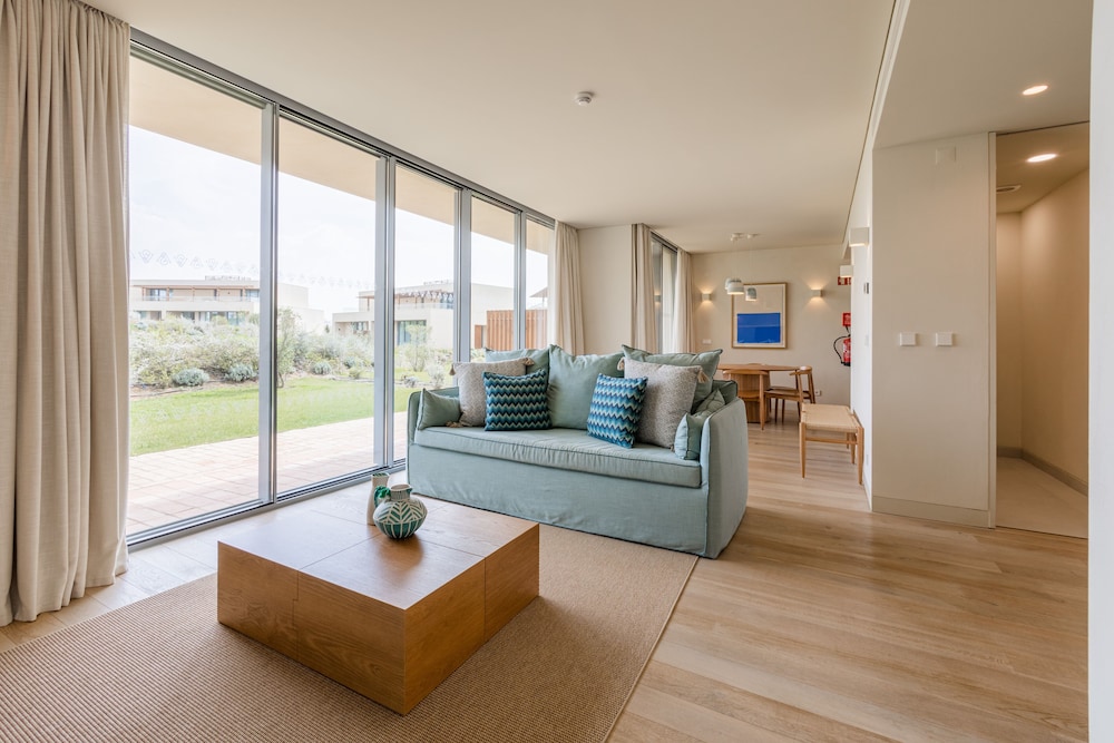 White Shell Beach Villas — Hotel rooms in Armação de Pêra, Faro