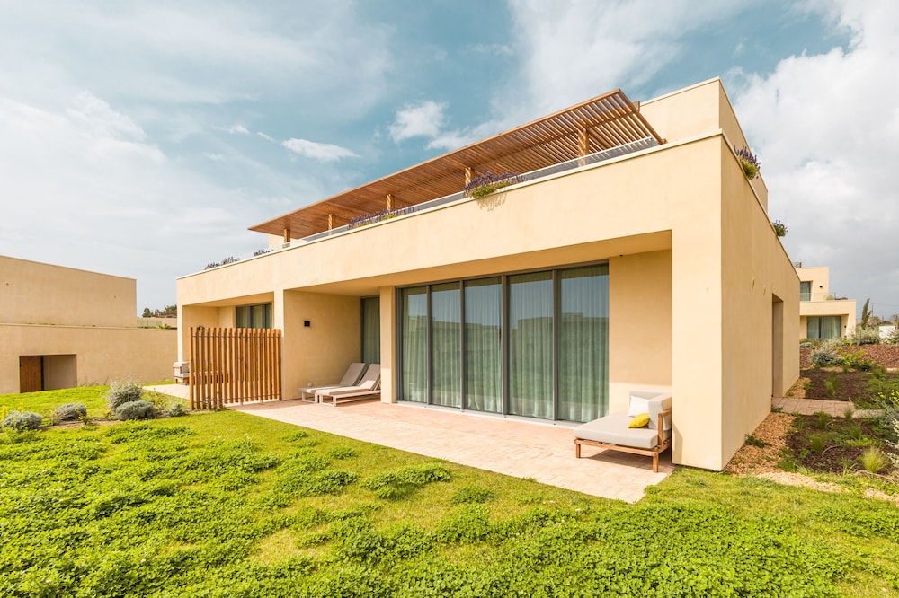 White Shell Beach Villas — Hotel building in Armação de Pêra, Faro