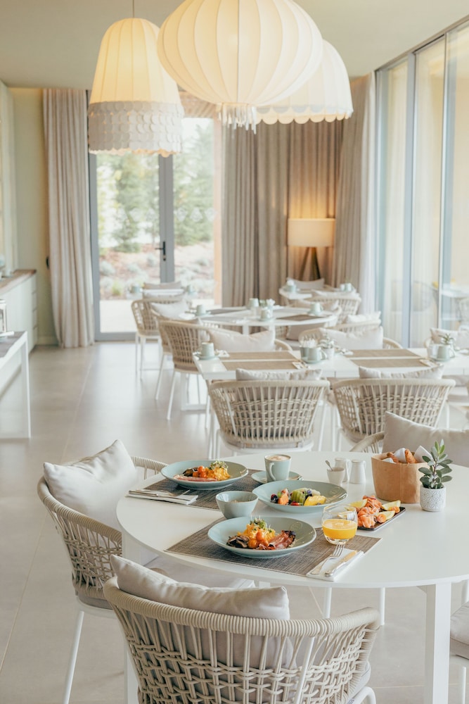 White Shell Beach Villas — Restaurant & bars in Armação de Pêra, Faro