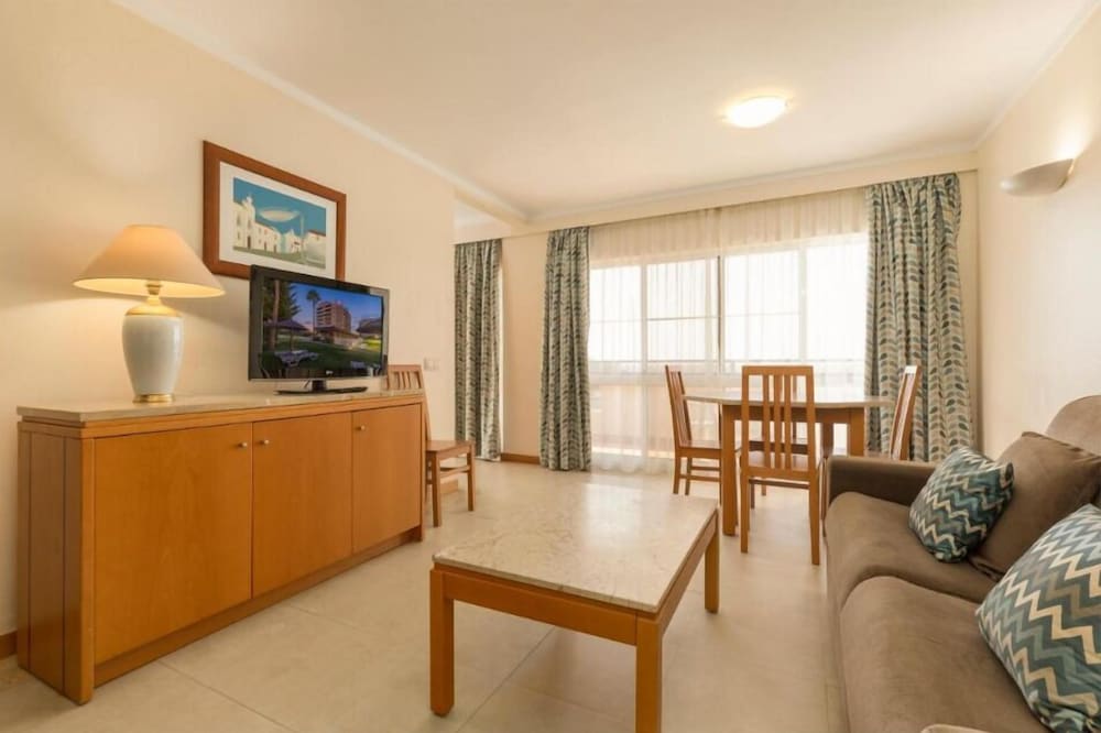 Interpass VAU Hotel & Apartaments — Hotel rooms in Portimão, Faro