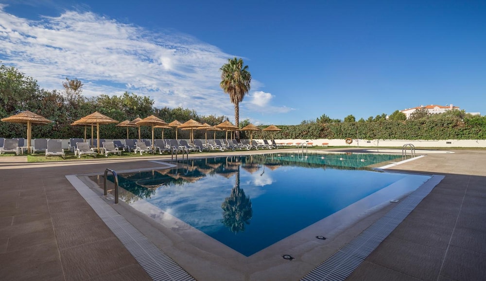 Interpass VAU Hotel & Apartaments — Swimming pool in Portimão, Faro