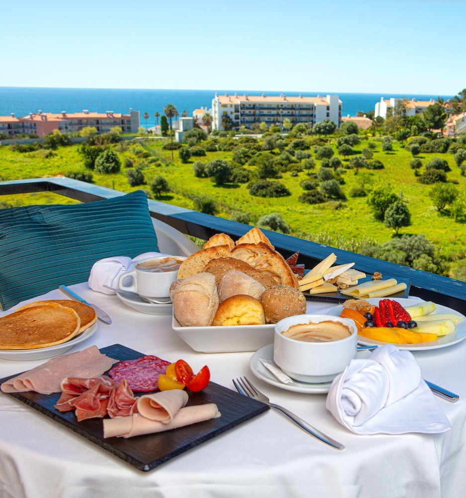 Interpass VAU Hotel & Apartaments — Restaurant & bars in Portimão, Faro
