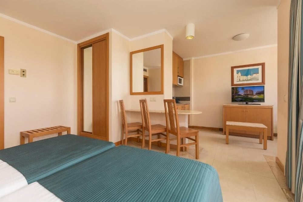 Interpass VAU Hotel & Apartaments — Hotel rooms in Portimão, Faro