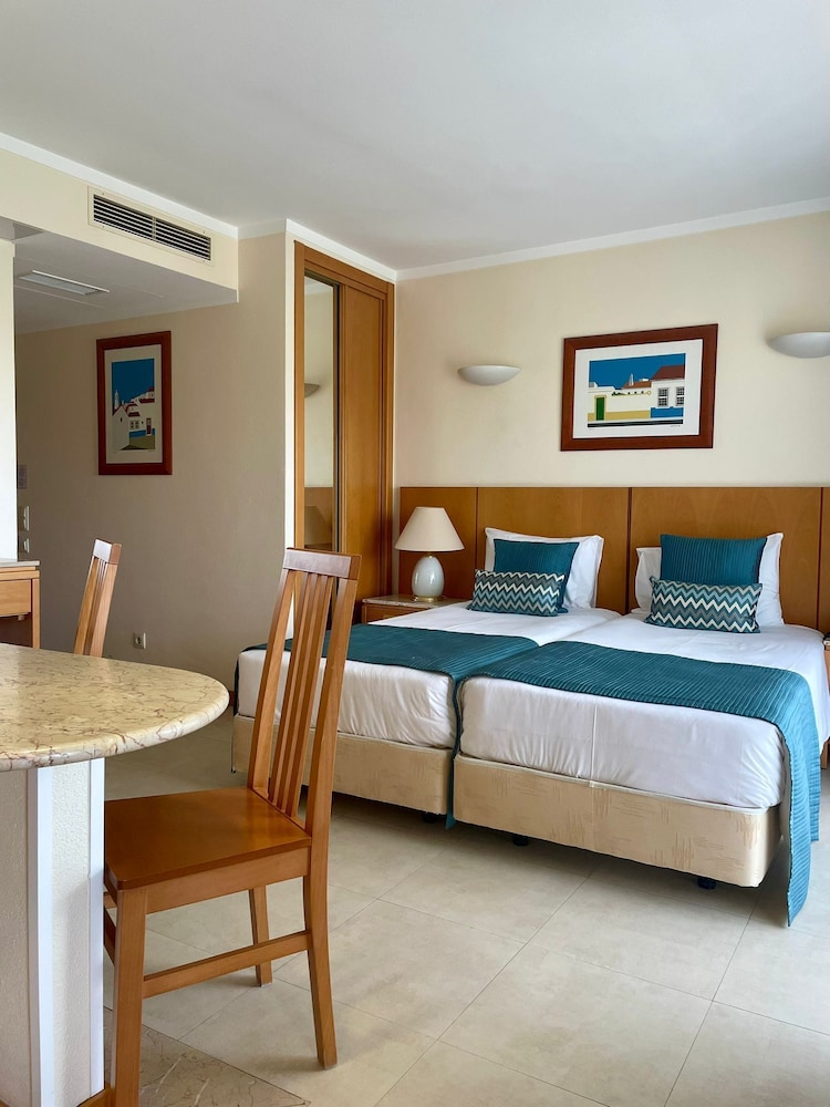 Interpass VAU Hotel & Apartaments — Hotel rooms in Portimão, Faro