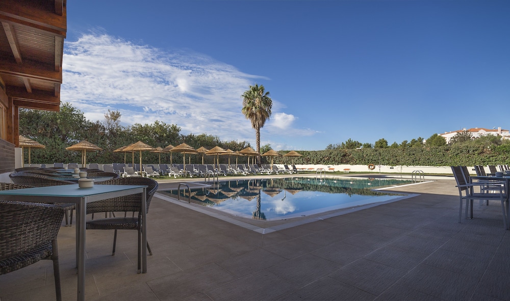 Interpass VAU Hotel & Apartaments — Swimming pool in Portimão, Faro
