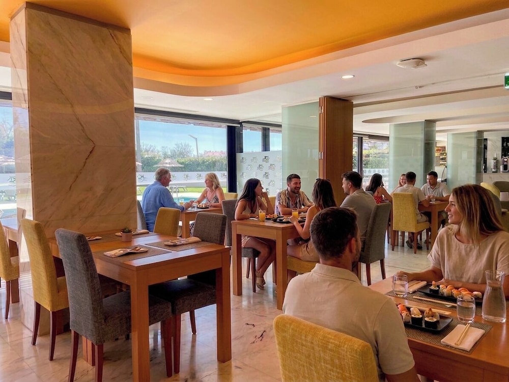 Interpass VAU Hotel & Apartaments — Restaurant & bars in Portimão, Faro