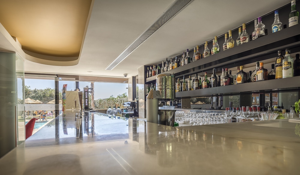 Interpass VAU Hotel & Apartaments — Restaurant & bars in Portimão, Faro
