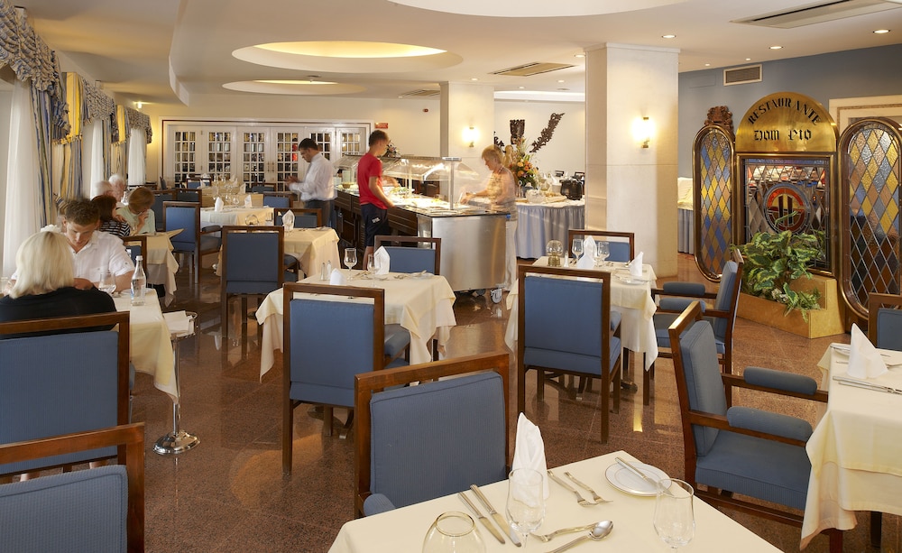 Hotel Apartamento Brisa Sol — Restaurant & bars in Albufeira, Faro