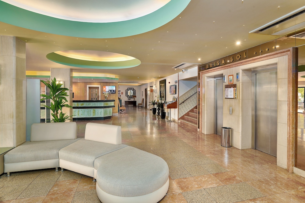 Hotel Apartamento Brisa Sol — Hotel building in Albufeira, Faro