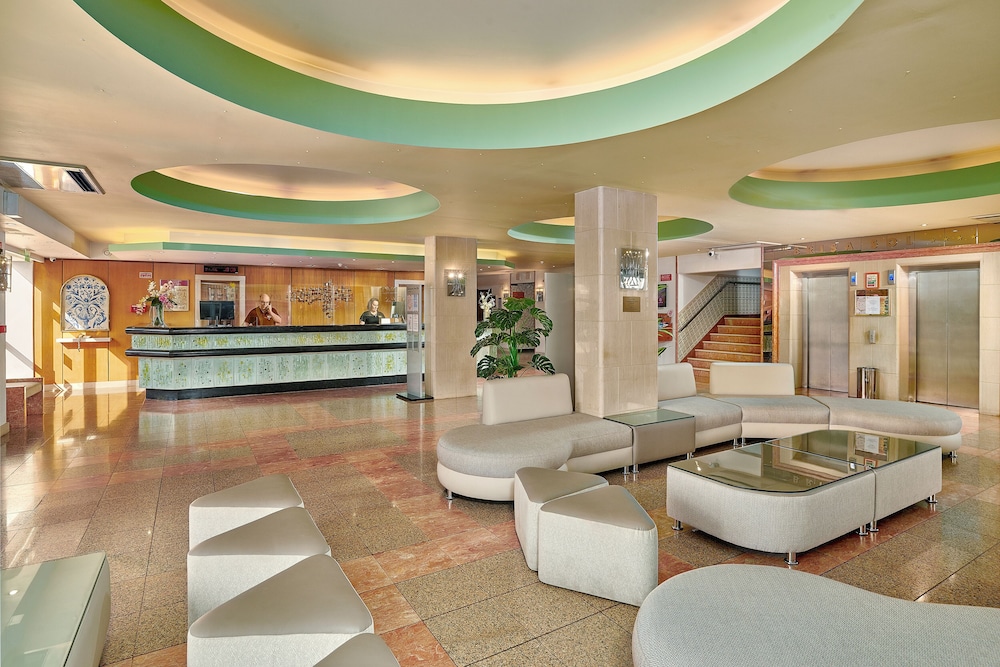 Hotel Apartamento Brisa Sol — Hotel building in Albufeira, Faro