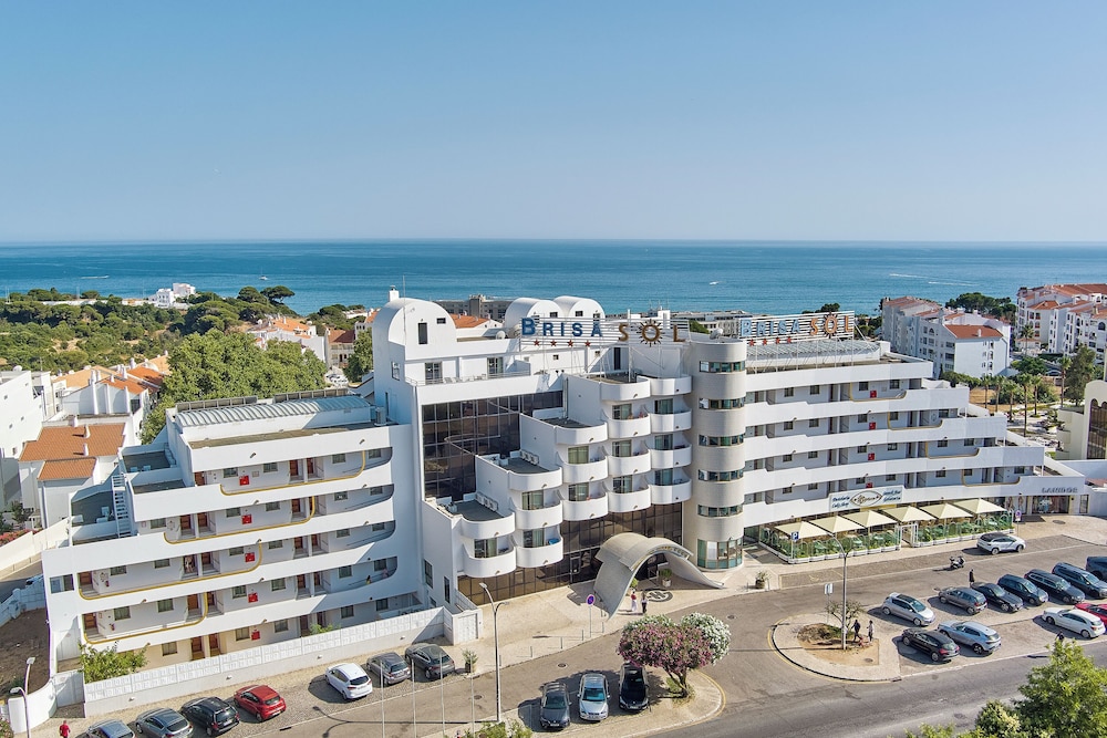 Hotel Apartamento Brisa Sol — Hotel building in Albufeira, Faro