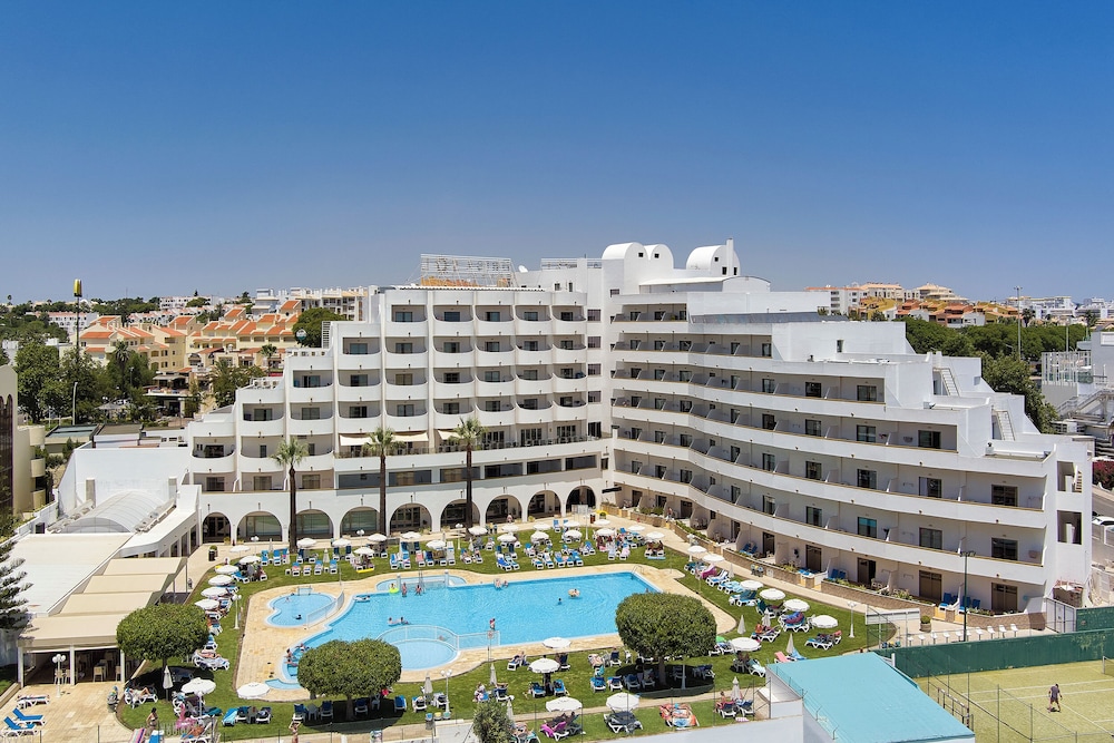 Hotel Apartamento Brisa Sol — Hotel building in Albufeira, Faro