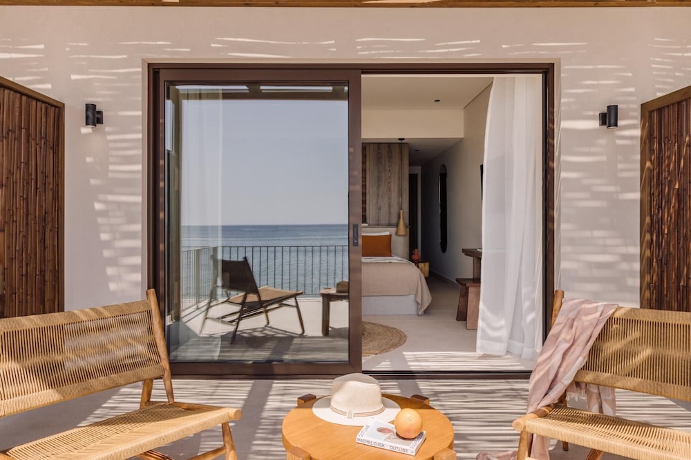 Cabo — Hotel rooms in Lefkimmi (Corfu), Ionian Islands