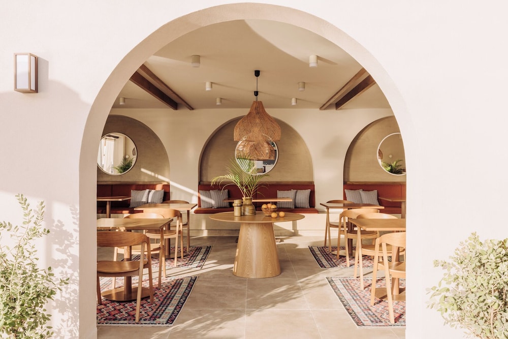 Cabo — Restaurant & bars in Lefkimmi (Corfu), Ionian Islands