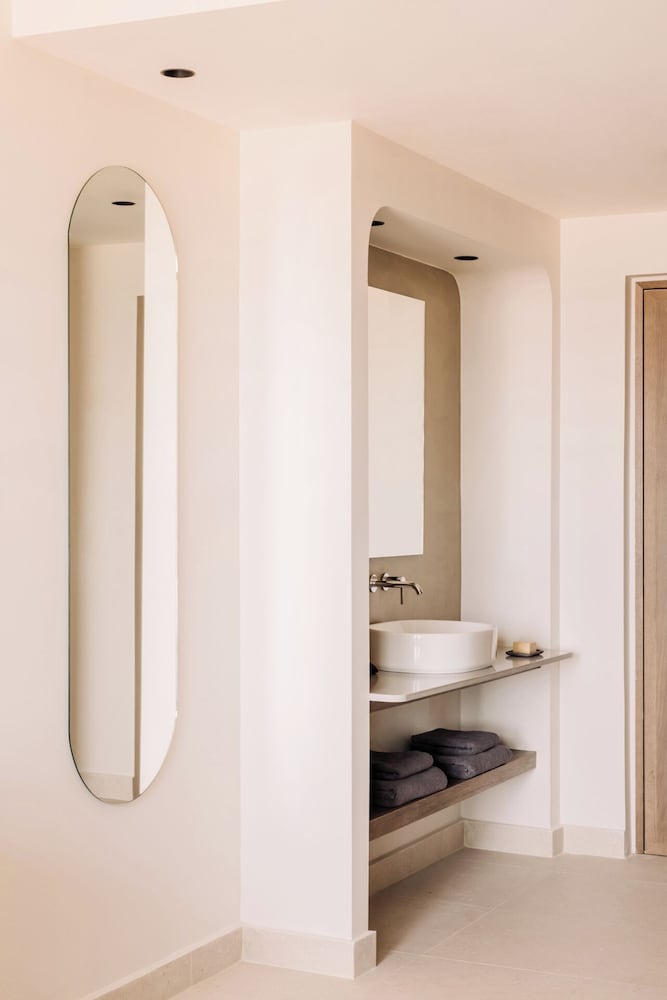 Cabo — Hotel rooms in Lefkimmi (Corfu), Ionian Islands