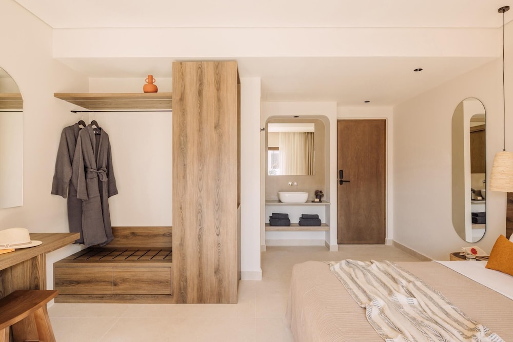 Cabo — Hotel rooms in Lefkimmi (Corfu), Ionian Islands