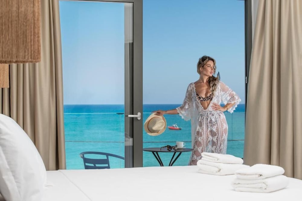 Golden Bee Lifestyle — Hotel rooms in Stalida
