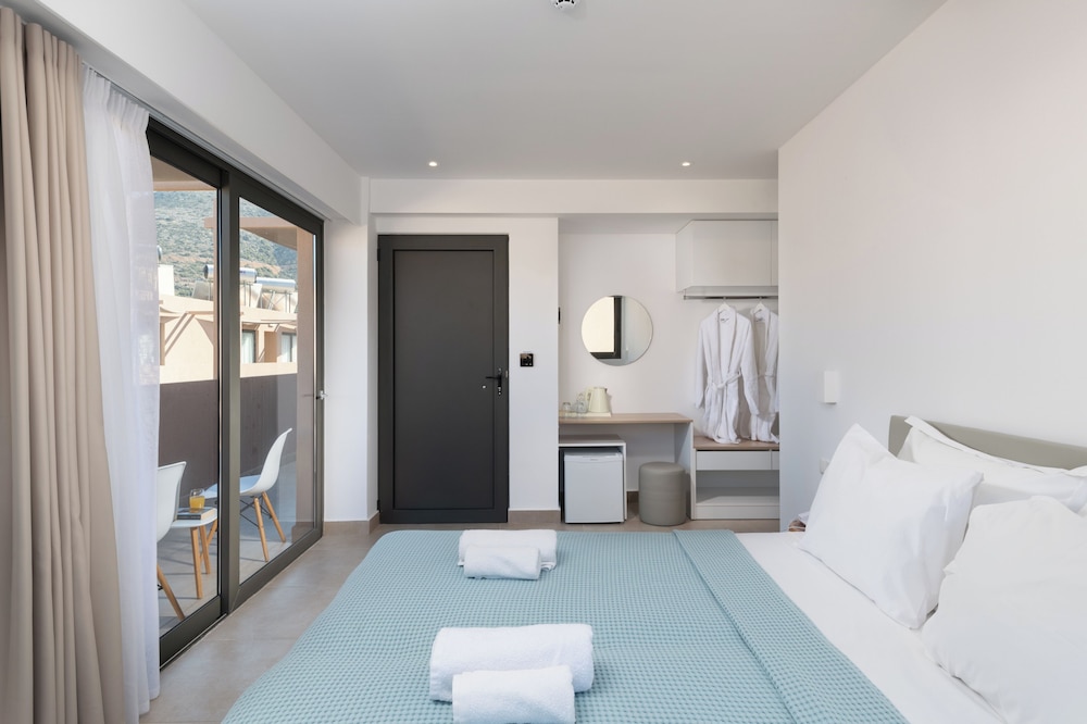 Golden Bee Lifestyle — Hotel rooms in Stalida