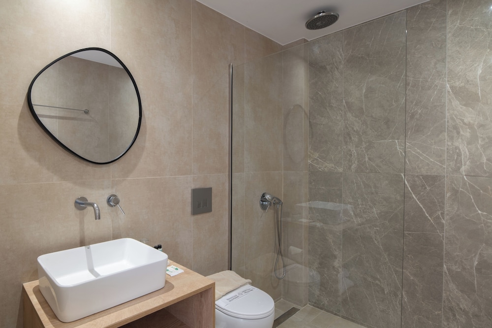 Golden Bee Lifestyle — Hotel rooms in Stalida