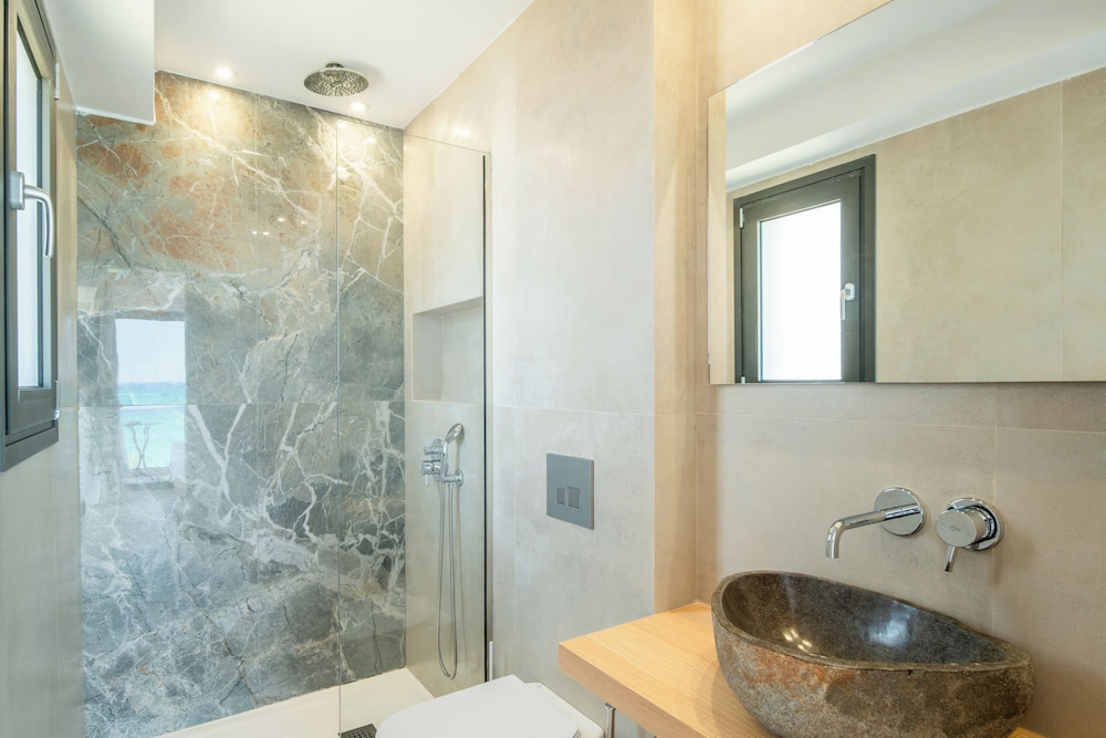 Golden Bee Lifestyle — Hotel rooms in Stalida