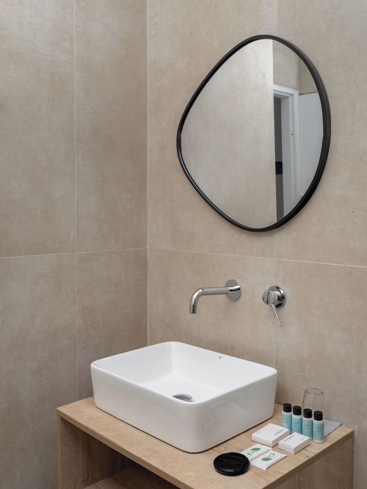 Golden Bee Lifestyle — Hotel rooms in Stalida