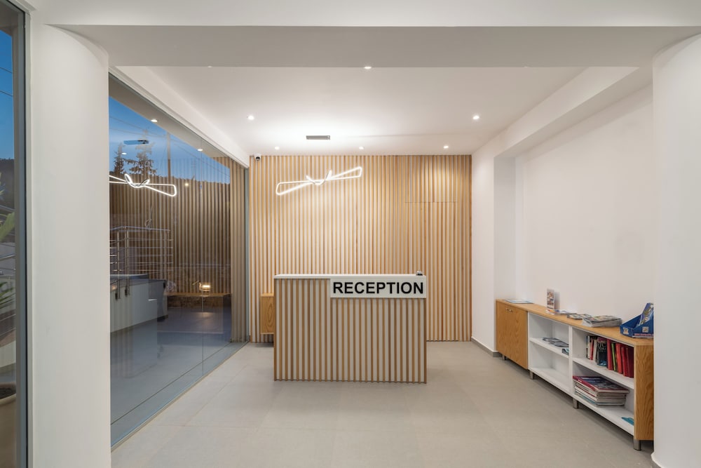 Golden Bee Lifestyle — Hotel building in Stalida