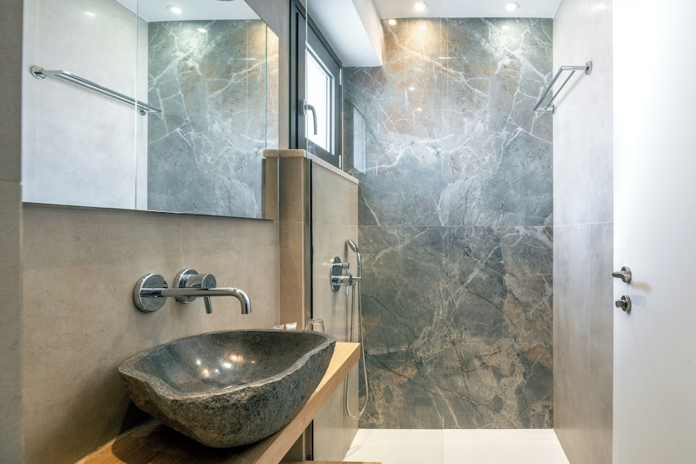 Golden Bee Lifestyle — Hotel rooms in Stalida