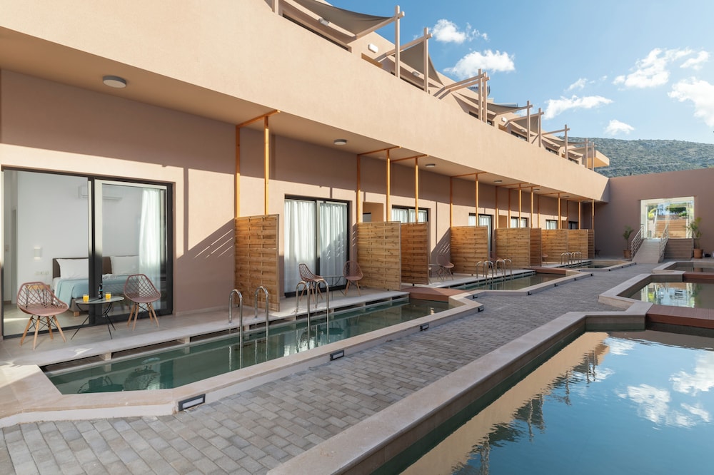 Golden Bee Lifestyle — Hotel building in Stalida