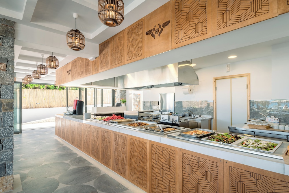 Golden Bee Lifestyle — Restaurant & bars in Stalida