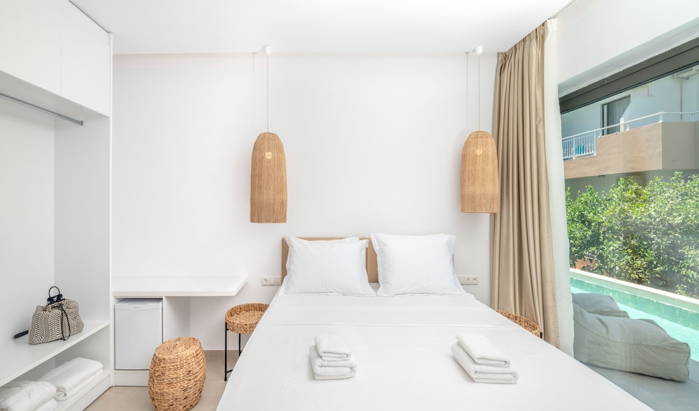 Golden Bee Lifestyle — Hotel rooms in Stalida