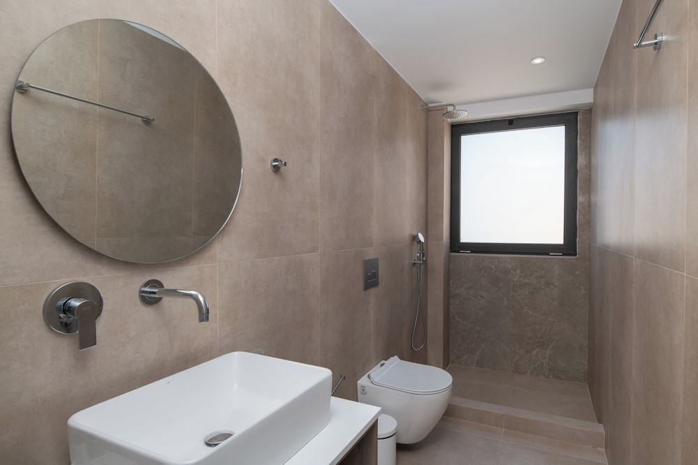Golden Bee Lifestyle — Hotel rooms in Stalida