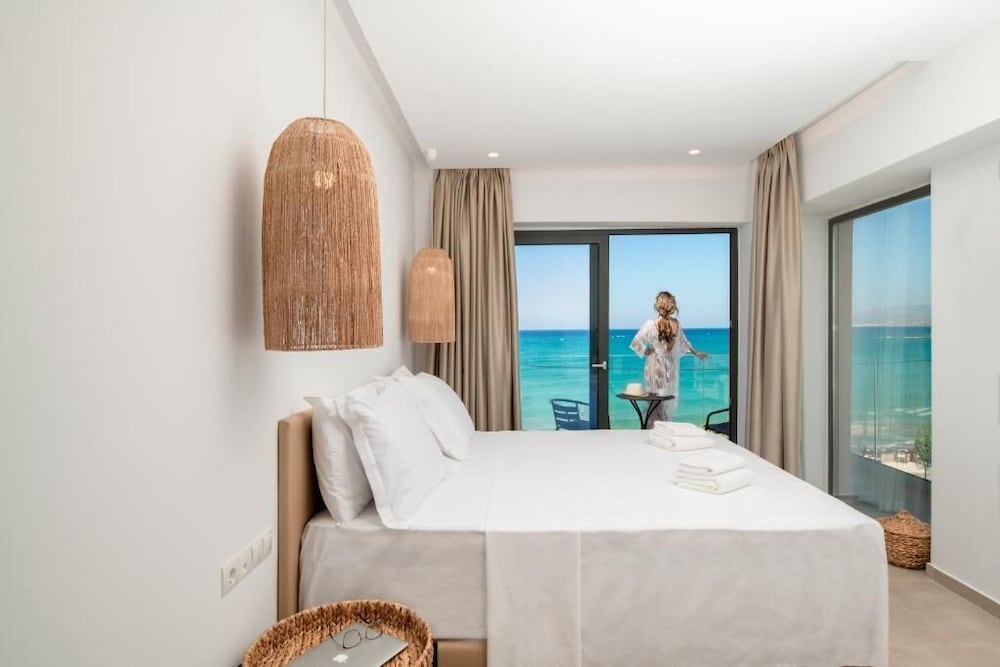 Golden Bee Lifestyle — Hotel rooms in Stalida