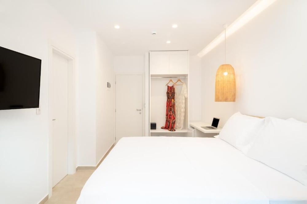 Golden Bee Lifestyle — Hotel rooms in Stalida
