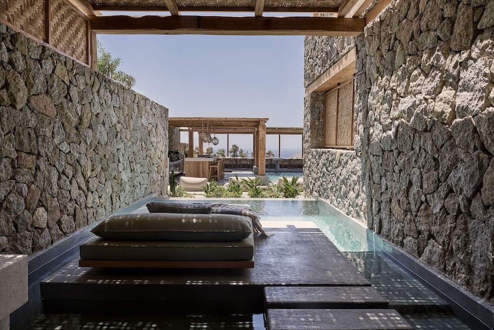 Archipelagos All Suites — Swimming pool in Elia, South Aegean